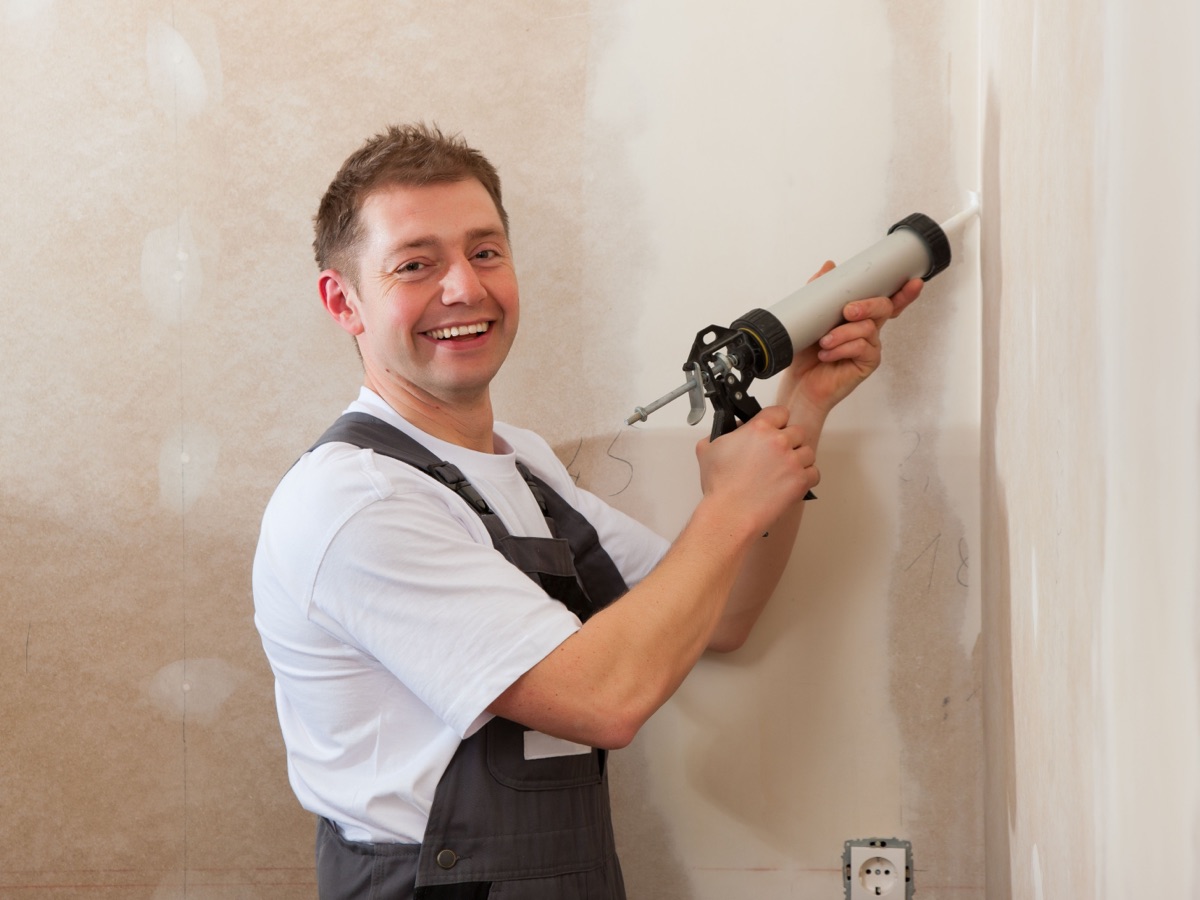 Tapezierer bei der Arbeit